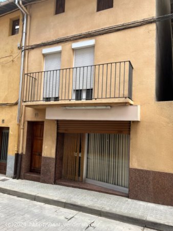 ¡Gran oportunidad de adquirir una casa adosada en Gironella con un enorme potencial!