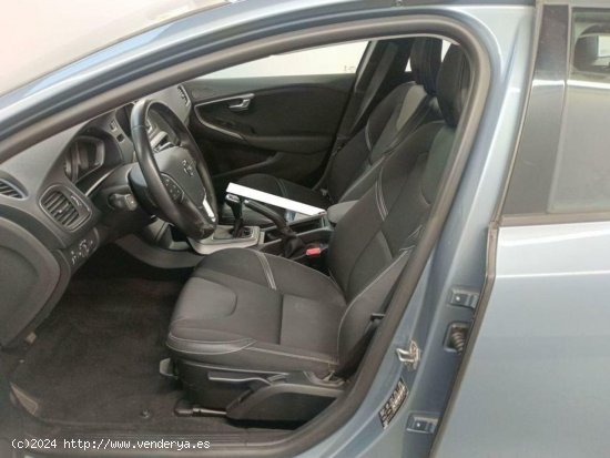 Volvo V40 D2 BLACK EDITION 5D - Alcorcon