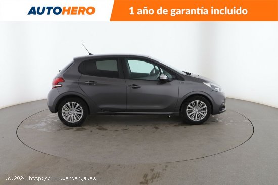 Peugeot 208 1.2 PureTech Signature - 