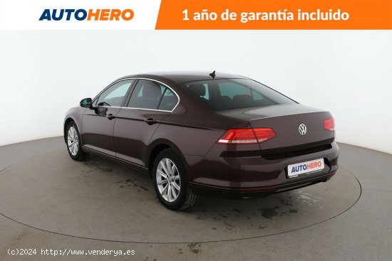 Volkswagen Passat 2.0 TDI Advance BlueMotion - 