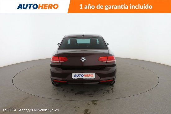 Volkswagen Passat 2.0 TDI Advance BlueMotion - 