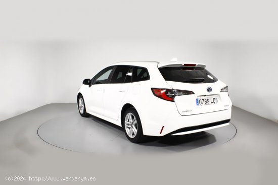 Toyota Corolla fam. 1.8 HYBRID ACTIVE TECH E-CVT 5P - 