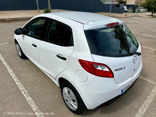 Mazda 2 1.4 i - 