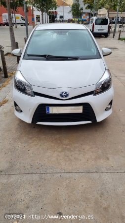 Toyota Yaris Advance de 2014 con 135.000 Km por 11.000 EUR. en Barcelona