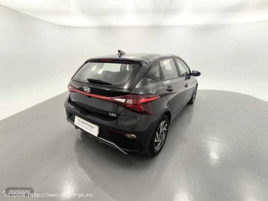 Hyundai i20 1.2 MPI Klass de 2023 con 8.100 Km por 17.200 EUR. en Barcelona