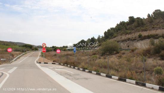 VENTA DE TERRENO EN SAX - ALICANTE