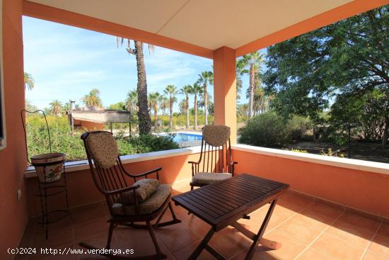 EXCELENTE OPORTUNIDAD, CHALET SEMINUEVO, CON PISCINA Y GRAN BARBACOA, A 10 MINUTOS DE LA PLAYA. - AL