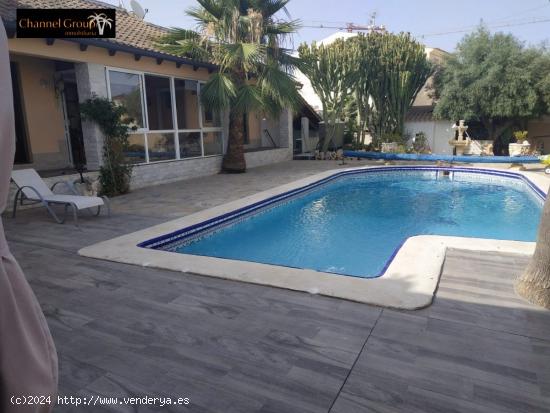 SE VENDE CHALET EN ORIHUELA COSTA - ALICANTE