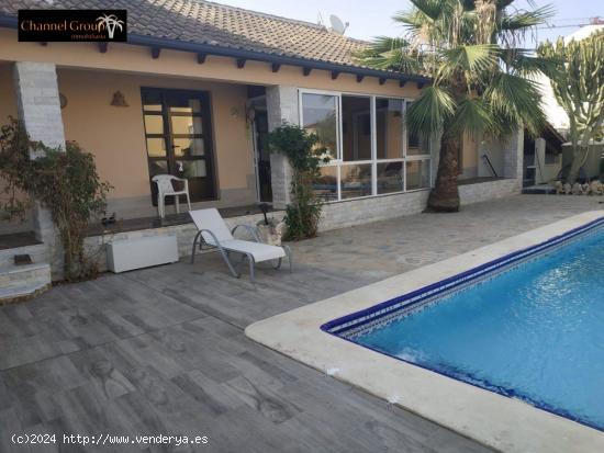 SE VENDE CHALET EN ORIHUELA COSTA - ALICANTE