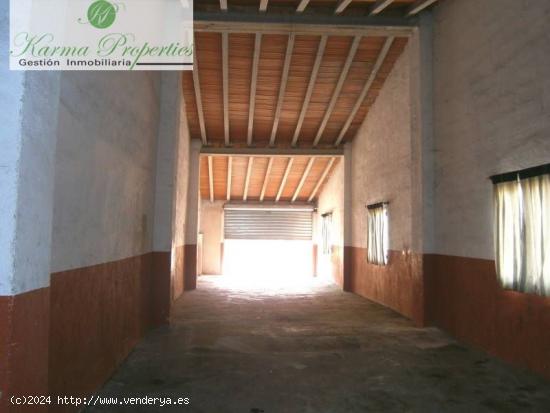 Local comercial de 98 m2 construidos en Castell de Castells - ALICANTE