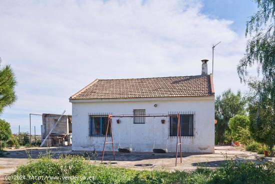 SE VENDE TERRENO CON CASA y PLAZA DE TOROS EN GEA Y TRUYOLS - MURCIA