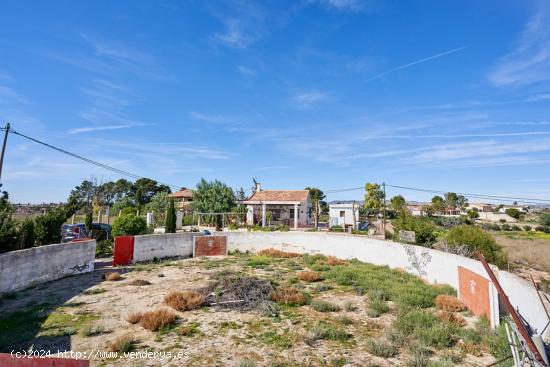 SE VENDE TERRENO CON CASA y PLAZA DE TOROS EN GEA Y TRUYOLS - MURCIA