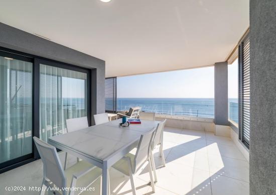 Apartamento de lujo en primera linea de Punta prima con vistas al mar. - ALICANTE