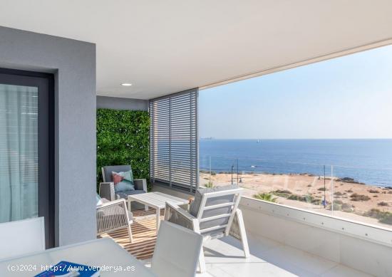 Apartamento de lujo en primera linea de Punta prima con vistas al mar. - ALICANTE