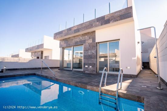 Dúplex en Villamartin con jardin y piscina privada - ALICANTE