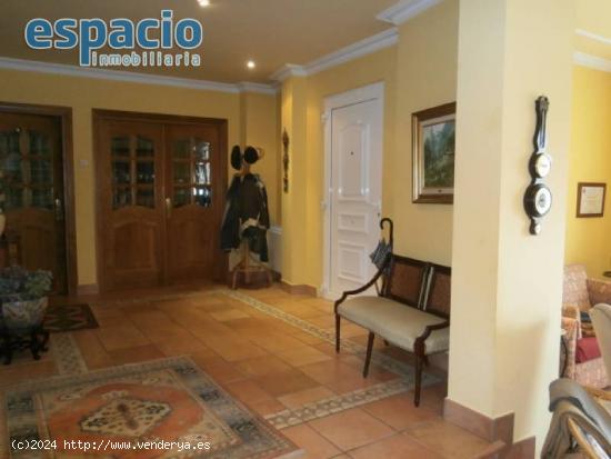 VENTA CHALET EN CARRACEDELO - LEON