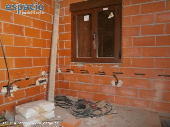 SE VENDE CASA EN SAN MIGUEL DE LAS DUEÑAS - LEON