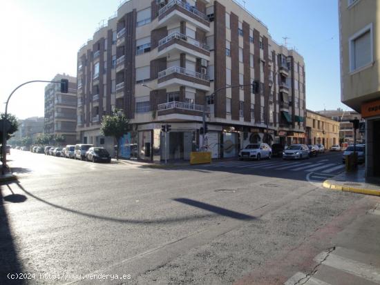 SE VENDE LOCAL COMERCIAL  CON  ATRACTIVA RENTABILIDAD - ALICANTE