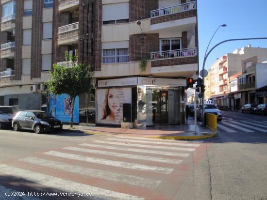 SE VENDE LOCAL COMERCIAL  CON  ATRACTIVA RENTABILIDAD - ALICANTE