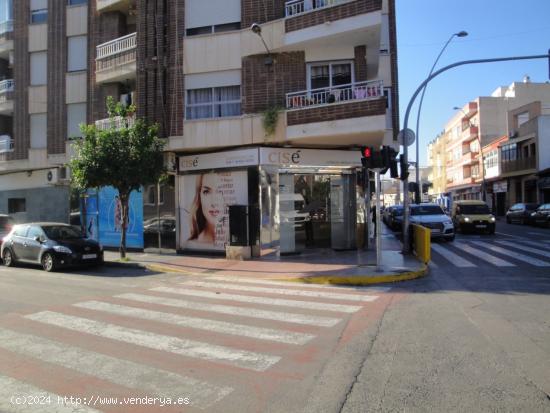 SE VENDE LOCAL COMERCIAL  CON  ATRACTIVA RENTABILIDAD - ALICANTE