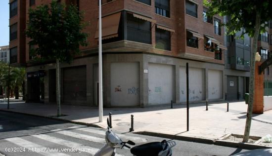 LOCAL COMERCIAL EN EL PARQUE DEL MONTJO - ALICANTE