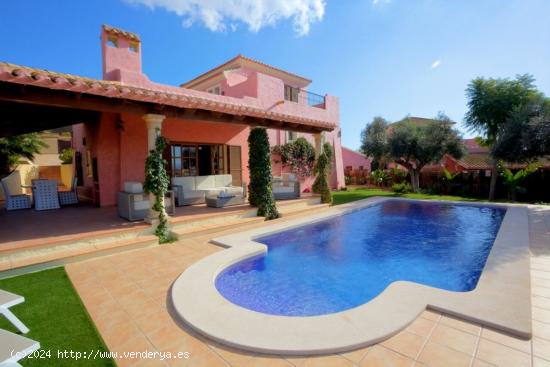 VENTA - VILLA - CUEVAS DEL ALMANZORA -  4 DORMITORIOS + 3 BAÑOS - 211M2 - 775 M2 PARCELA - ALMERIA