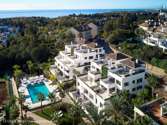 VENTA-OBRA NUEVA- ÁTICO DÚPLEX-MARBELLA-3D/3B-205 M2-TERRAZA 142 M2-PARKING-TRASTERO-PISCINA  COMU