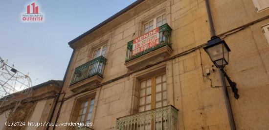 PISO + ÁTICO + DOS LOCALES COMERCIALES AL LADO DEL AYUNTAMIENTO DE OURENSE. - ORENSE