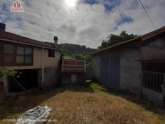 CASA CON PEQUEÑA PARCELA Y PATIO PARA REFORMAR CERCA DE LOÑOÁ - ORENSE