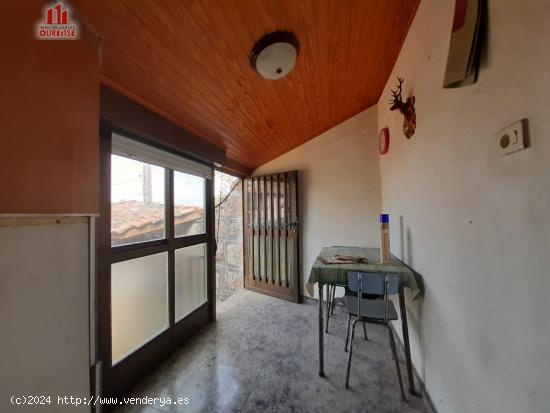 CASA CON PEQUEÑA PARCELA Y PATIO PARA REFORMAR CERCA DE LOÑOÁ - ORENSE