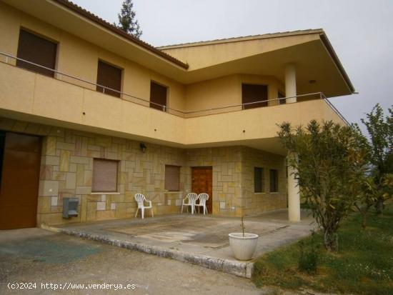 VENTA CHALET ZONA SAN FRONTIS-CARRASCAL, 6 HABITACIONES, TRES BAÑOS, PISCINA, GRAN PARCELA - ZAMORA