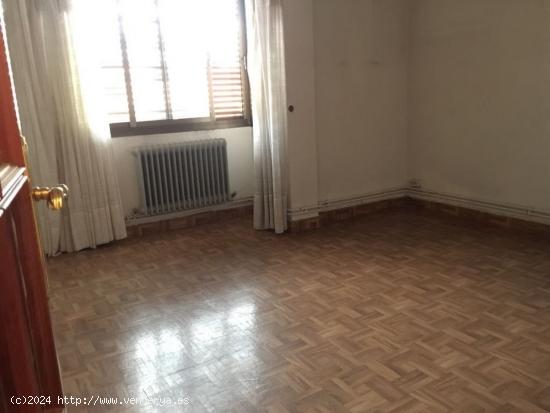 PISO EN VENTA EN ZAMORA, CALLE SAN ANDRES, 4 DORMITORIOS (4º SIN ASCENSOR) - ZAMORA