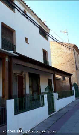 Casa de tres plantas en Letur - ALBACETE