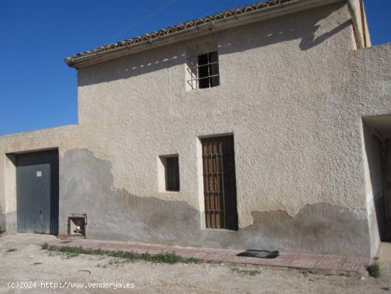 CASA DE CAMPO CON TERRENO - ALICANTE