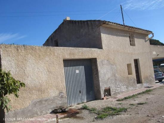 CASA DE CAMPO CON TERRENO - ALICANTE