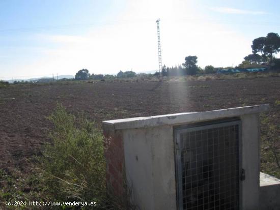 CASA DE CAMPO CON TERRENO - ALICANTE