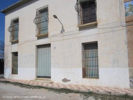 Caserón con bodega antigua y tierras - ALICANTE