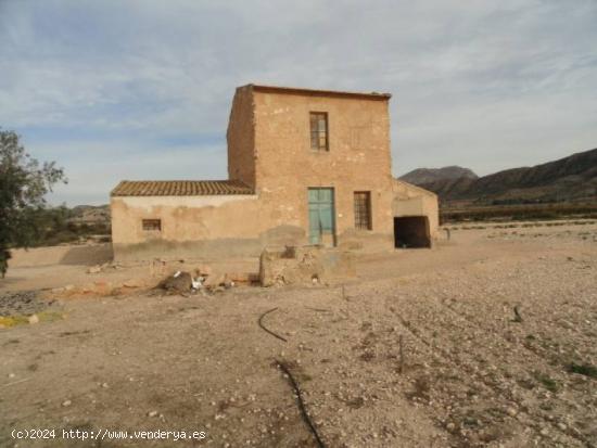 CASA DE CAMPO CON TERRENO - ALICANTE