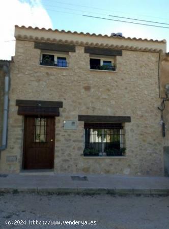 CASA DE PUEBLO CON UNA PEQUEÑA PARCELA - ALICANTE