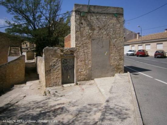 CASA SOLAR EN PUEBLO - ALICANTE