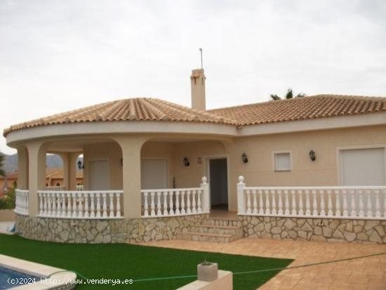 Chalet adosado - ALICANTE