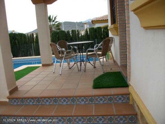 Chalet adosado - ALICANTE