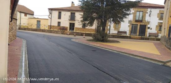 Casa en Navalcaballo con jardín y solar urbano contiguo - SORIA