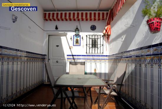 CHALET ADOSADO CON PATIOS Y TERRAZA - SEVILLA