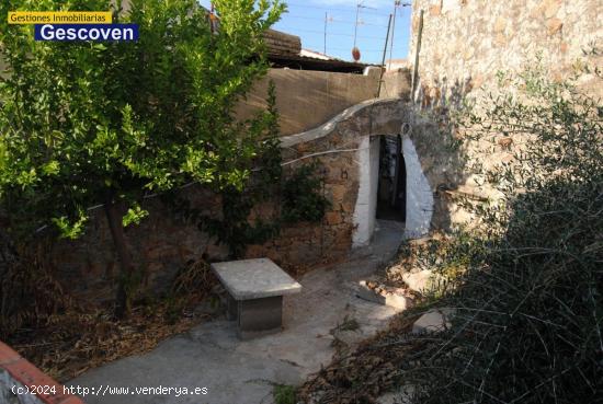 CASA MUY CÉNTRICA CON PATIO - CACERES