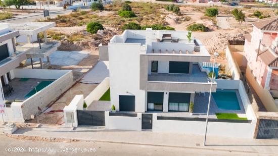 Villas con piscina privada a pocos minutos de la playa - ALICANTE