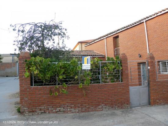 VIVIENDA UNIFAMILIAR CON 3 DORMITORIOS Y PATIO EN PAJARES DE LA LAMPREANA, ZAMORA. - ZAMORA