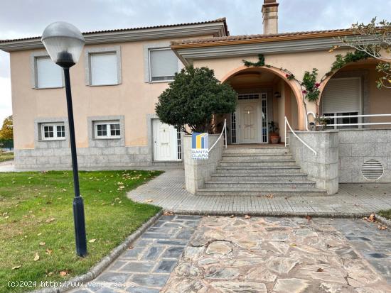 CHALET EN VENTA CON 5 DORMITORIOS, PISCINA, CANCHA DE TENIS Y JARDÍN EN CARRETERA CARRASCAL, ZAMORA