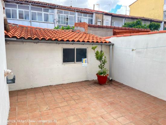 DOS PISOS EN VENTA CON 4 DORMITORIOS Y PATIO EN ZONA PINILLA, JUNTO AL PUENTE DE HIERRO, ZAMORA. - Z