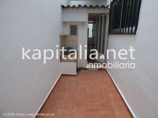 Local en venta en Avd Daniel Gil de Ontinyent. - VALENCIA